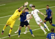 米兰体育官方网站-包含强强对话，球迷热议国际欧洲赛事的词条