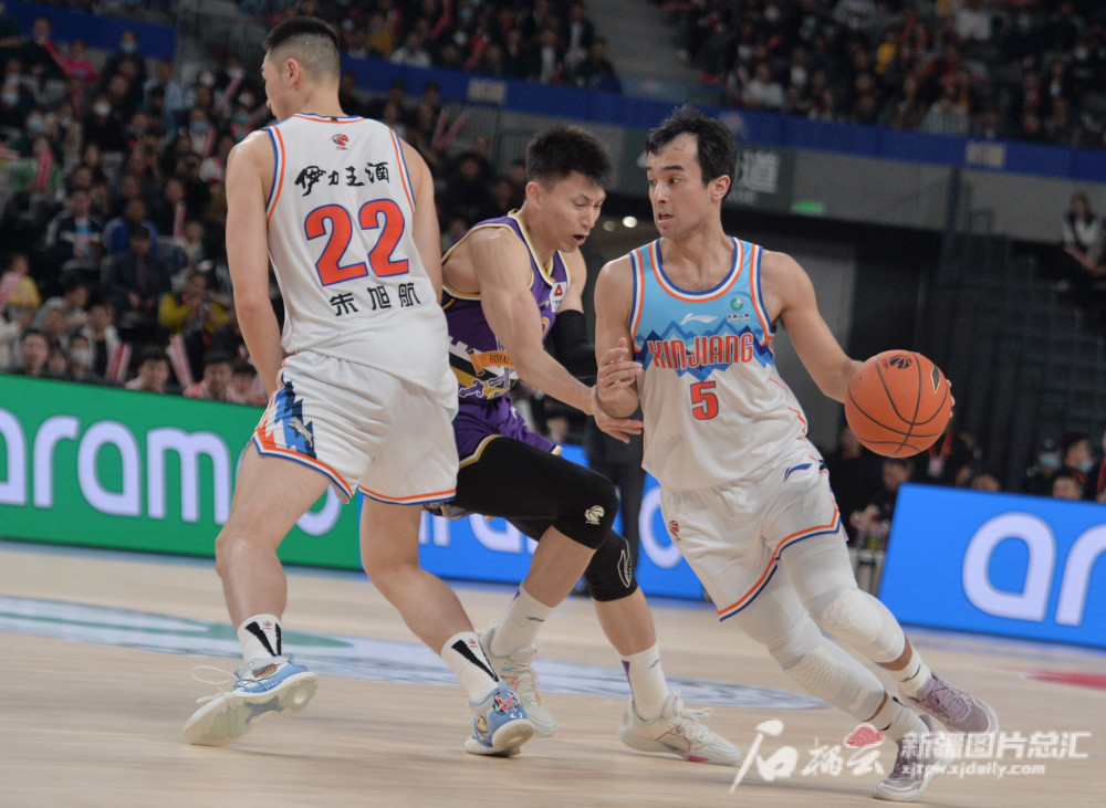 河北男篮在比赛中发挥出色，取得胜利