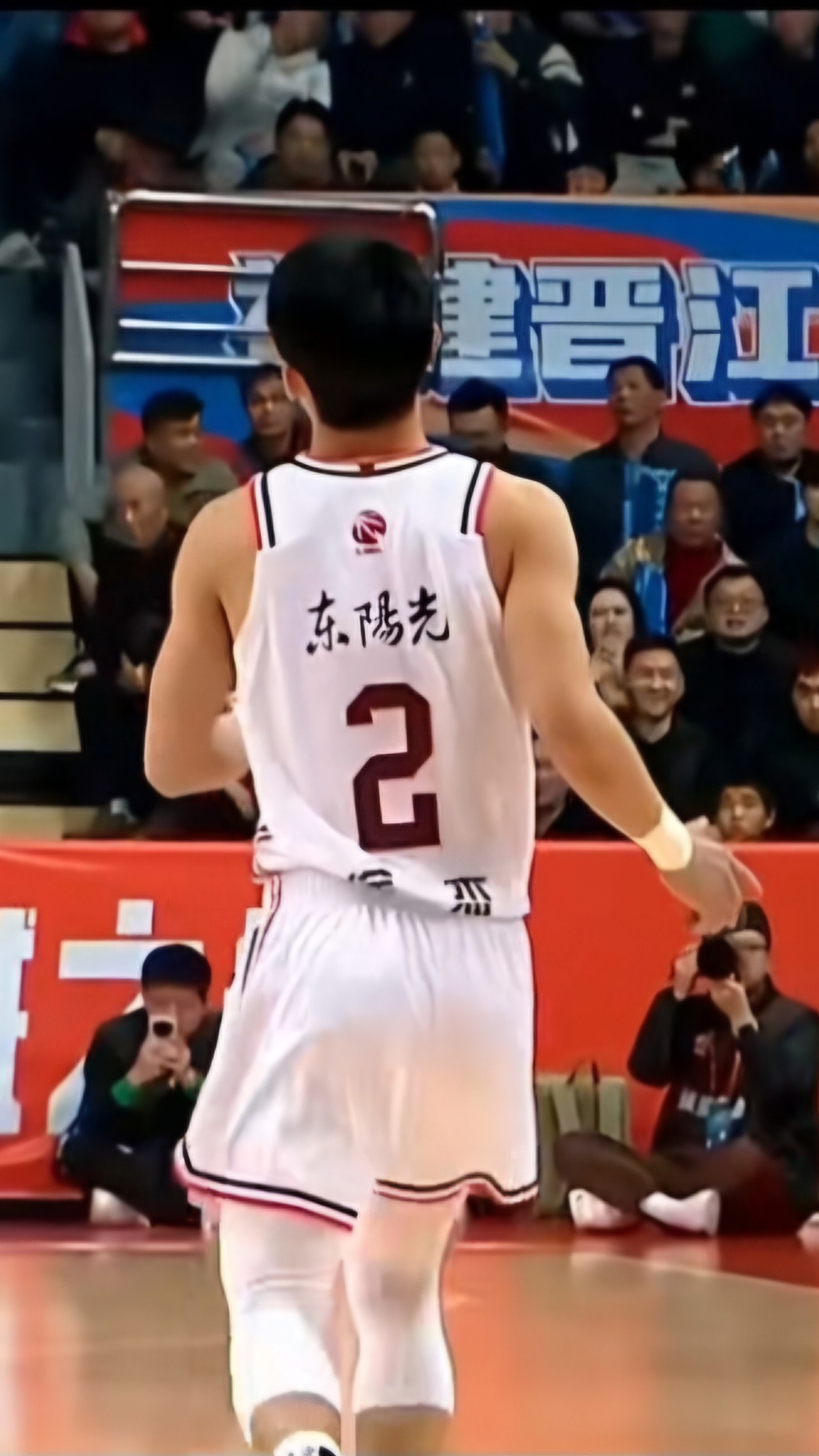 河北男篮在比赛中发挥出色，取得胜利