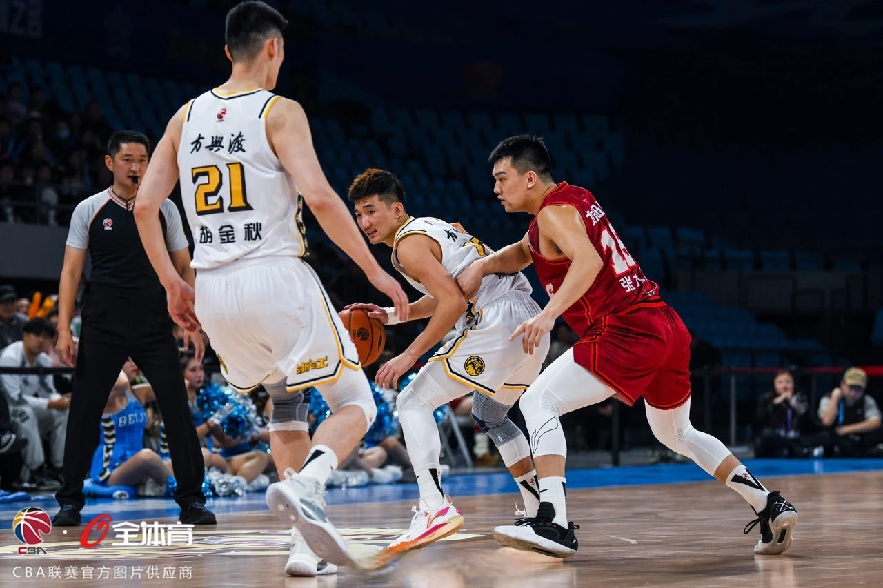 广厦男篮连胜达成,稳步前进 广厦男篮连胜达成,稳步前进