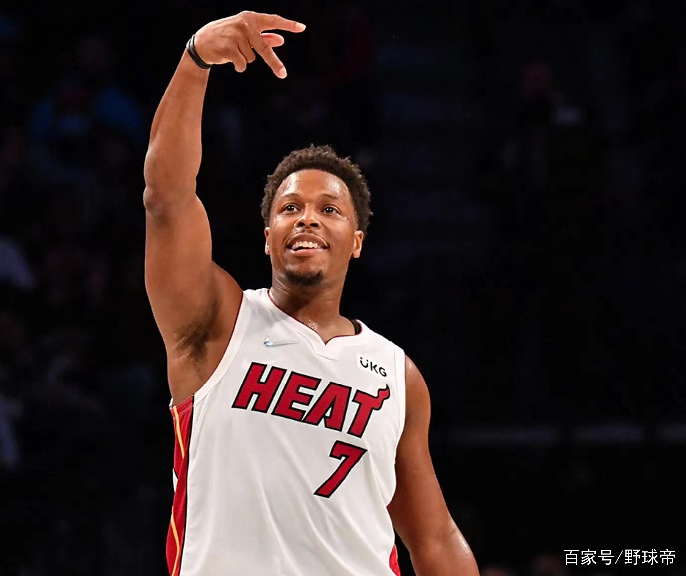 包含老鹰大破太阳，全队联手表现赢得胜利的词条