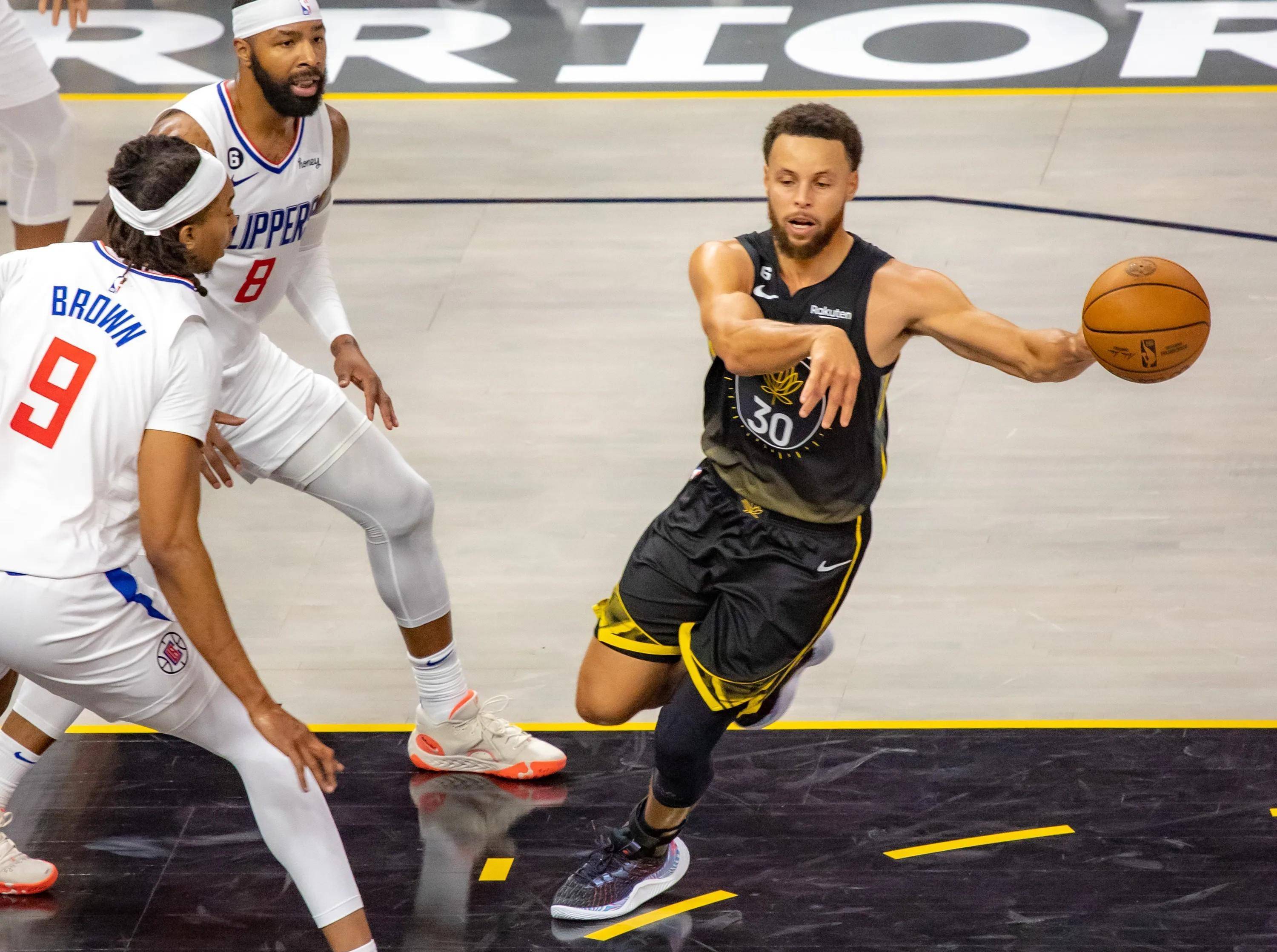 勇士击败活塞,克莱30+难救主 勇士击败活塞,克莱30+难救主