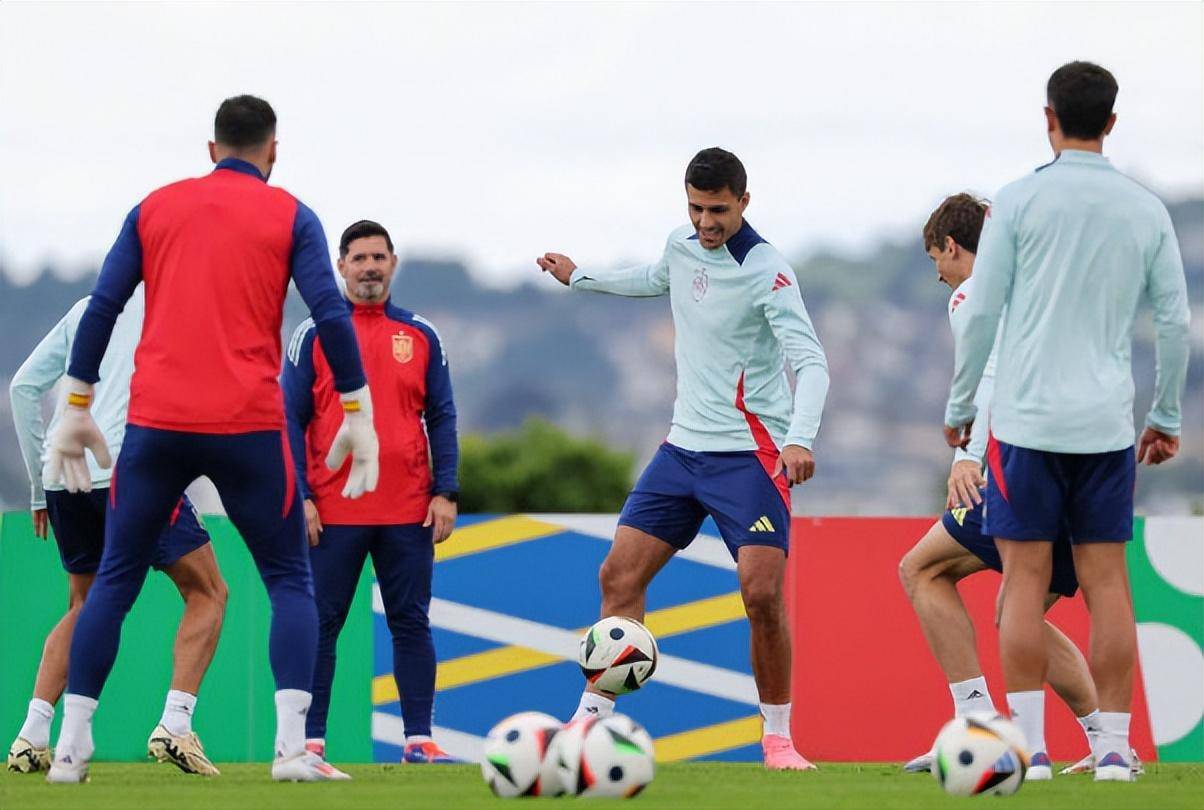 西班牙队小组出线,表现稳定 西班牙队小组出线,表现稳定