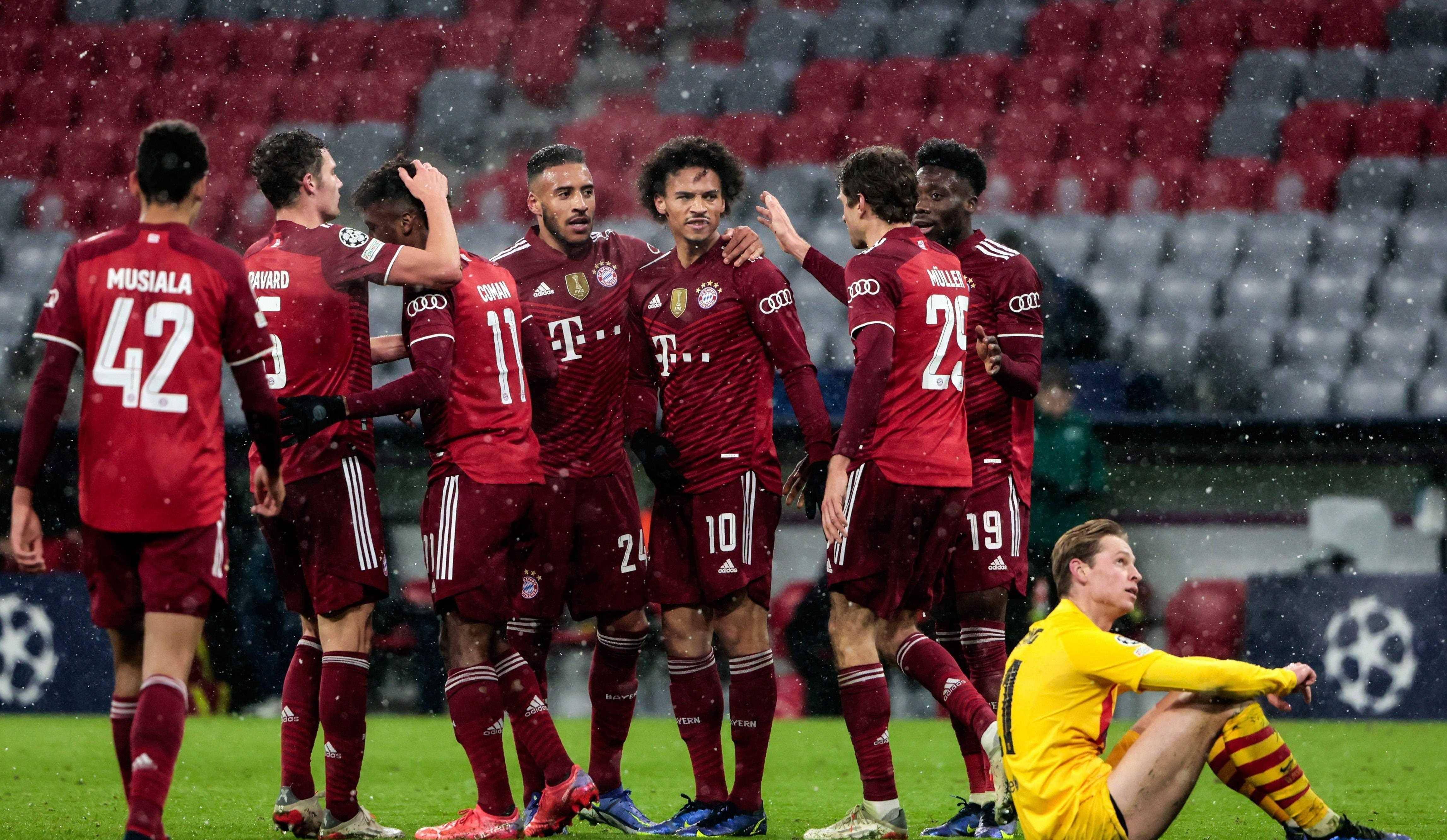 红色的队伍在足球赛中取得了胜利，喜获三分