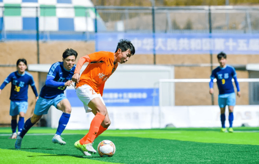 关于国内足球联赛精彩纷呈,球员们奋力拼搏的信息 关于国内足球联赛精彩纷呈,球员们奋力拼搏的信息