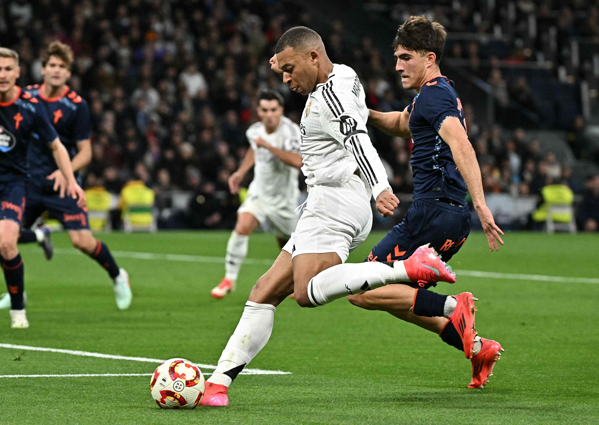 韦斯卡欧冠正面冲突，球员训练备受重视