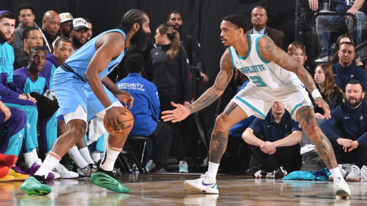 包含快船队在客场横扫对手，实现三连胜的词条