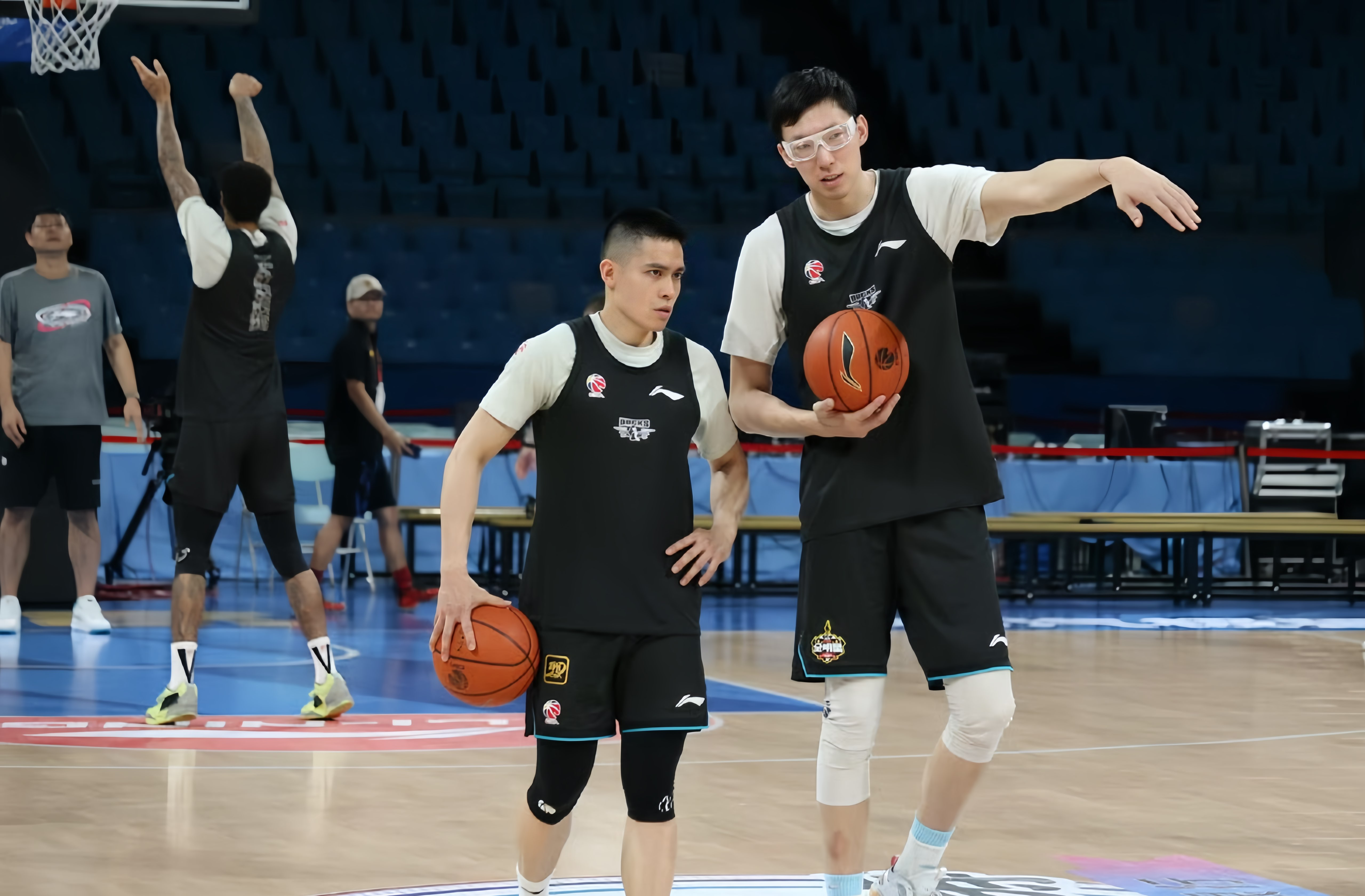 北京首钢迎战辽宁男篮,上演精彩对决 北京首钢迎战辽宁男篮,上演精彩对决