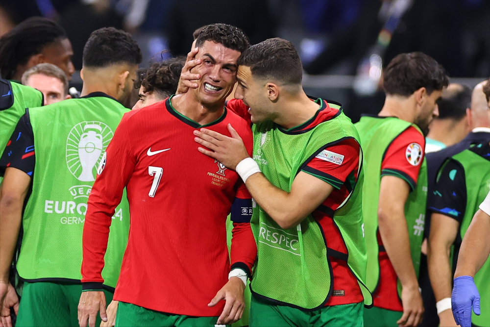 葡萄牙1-0捷克：C罗破荒勇士拼杀进四强。