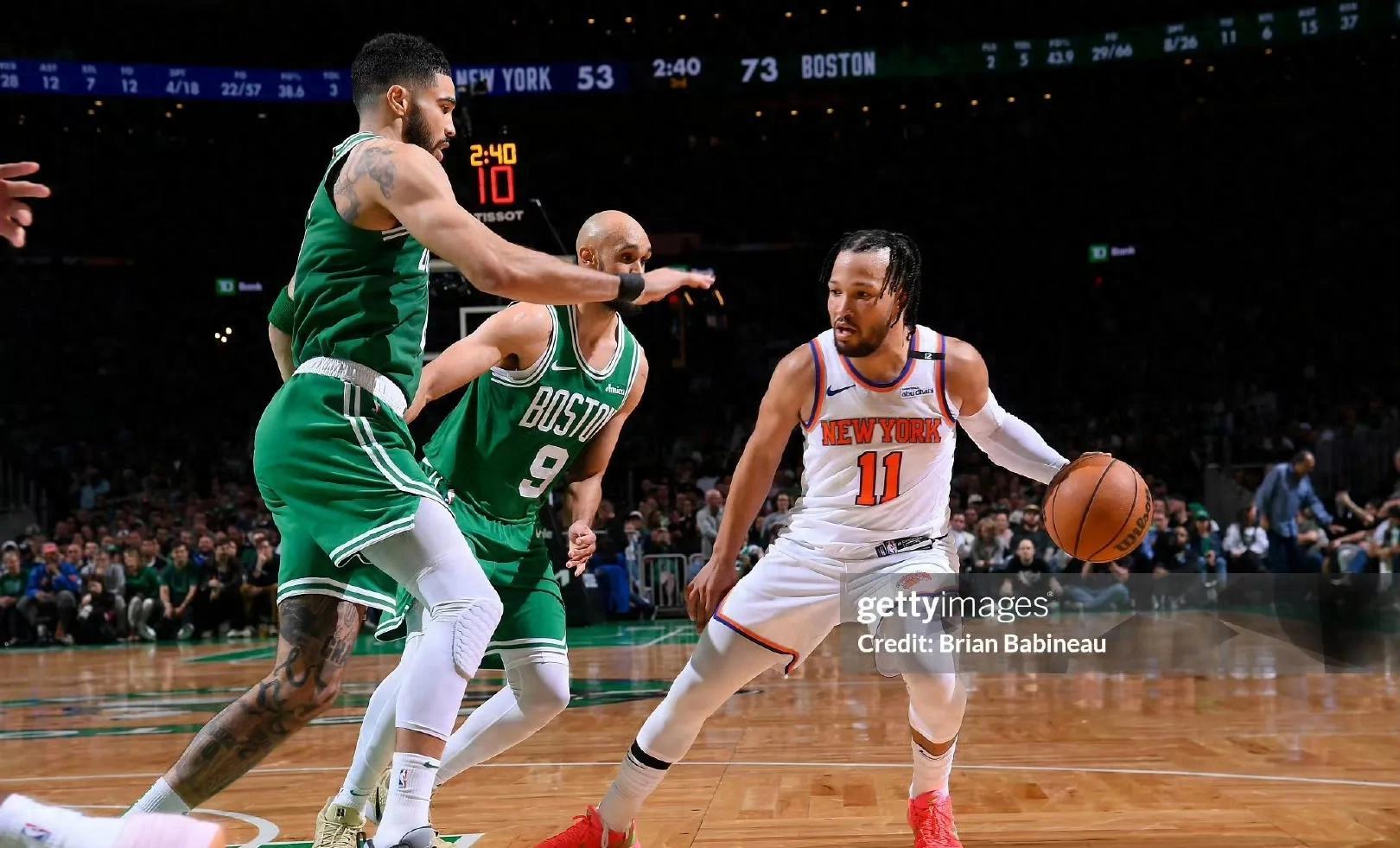 尼克斯主场击败骑士，巴恩斯表现亮眼