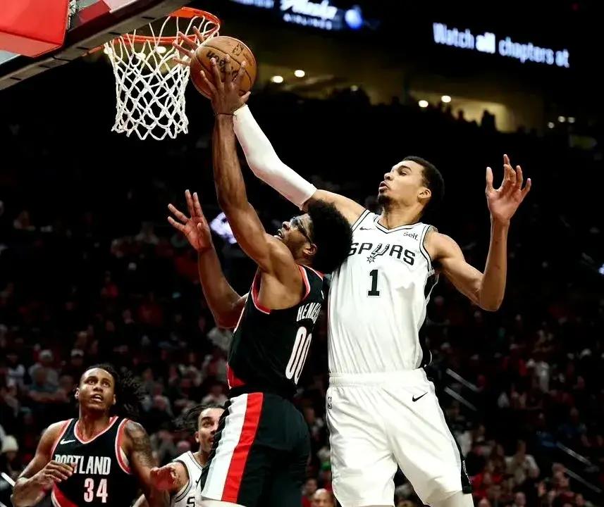 雄鹿力克马刺，继续领先东部