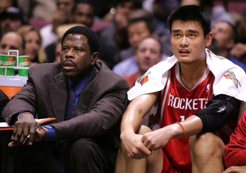 辛巴签约火箭,助力主队夺取胜利 辛巴签约火箭,助力主队夺取胜利