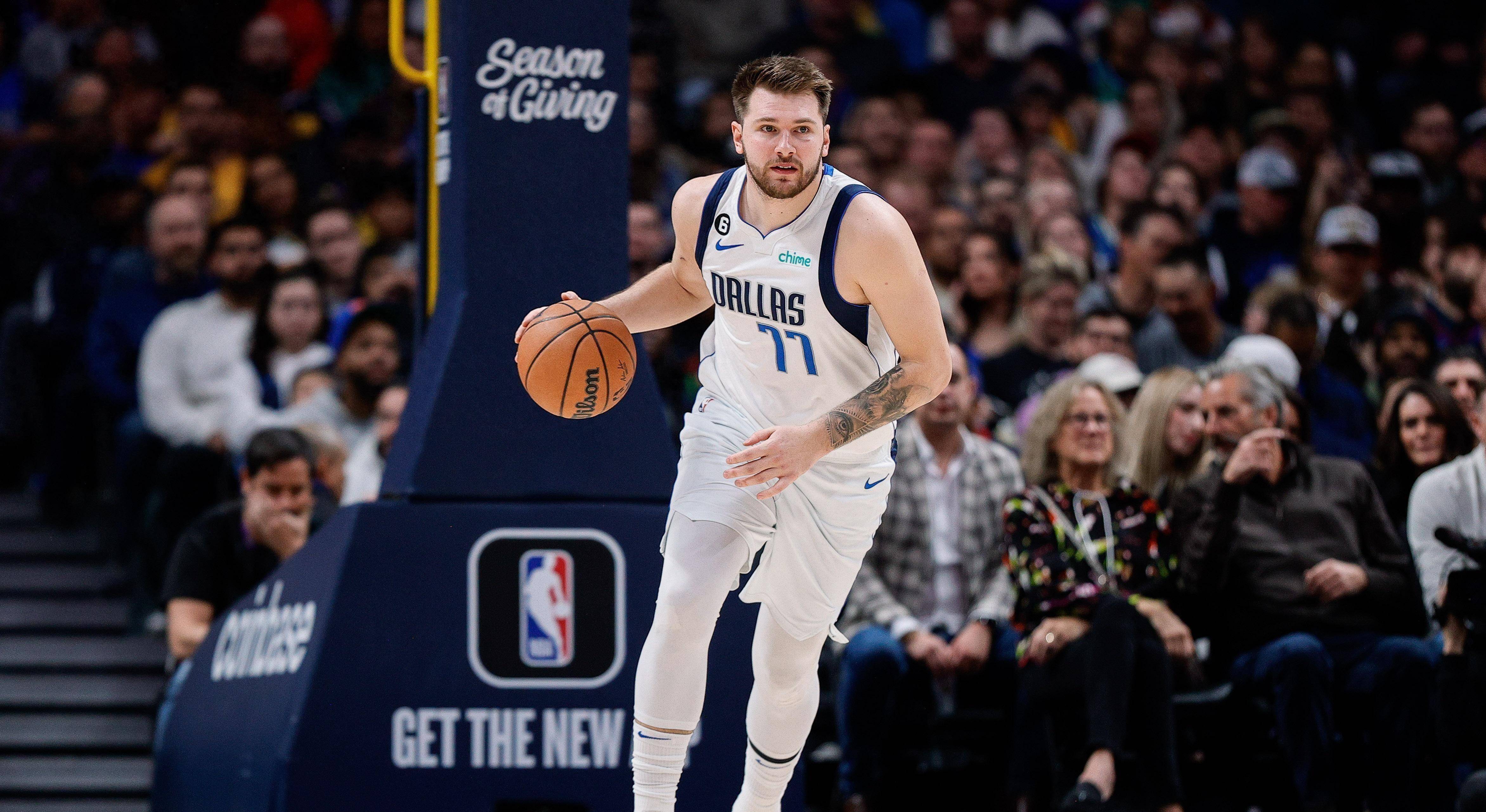 勇士大胜独行侠继续保持不败纪录