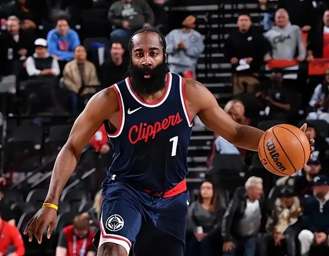 包含快船主场利落击败活塞，主帅赞誉全队表现的词条