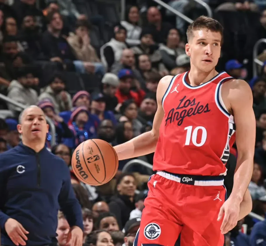 包含快船主场利落击败活塞，主帅赞誉全队表现的词条