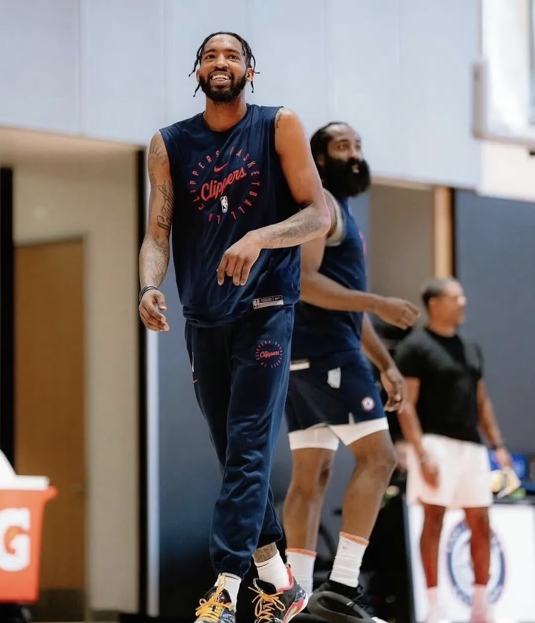 快船42分大胜爵士，取得开门红