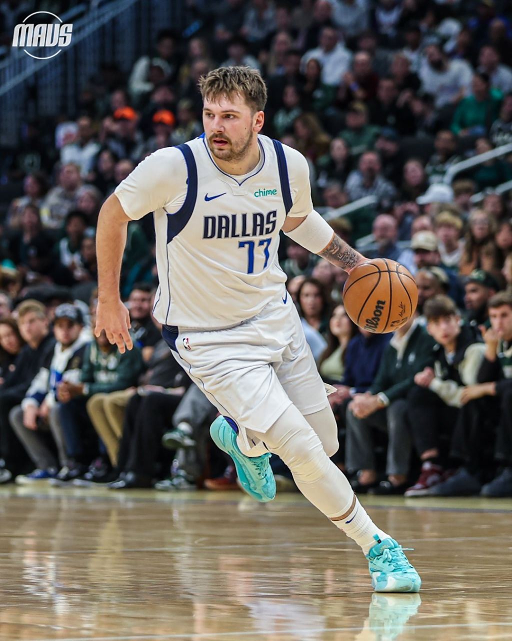 雄鹿大胜独行侠,保持不败 雄鹿大胜独行侠,保持不败