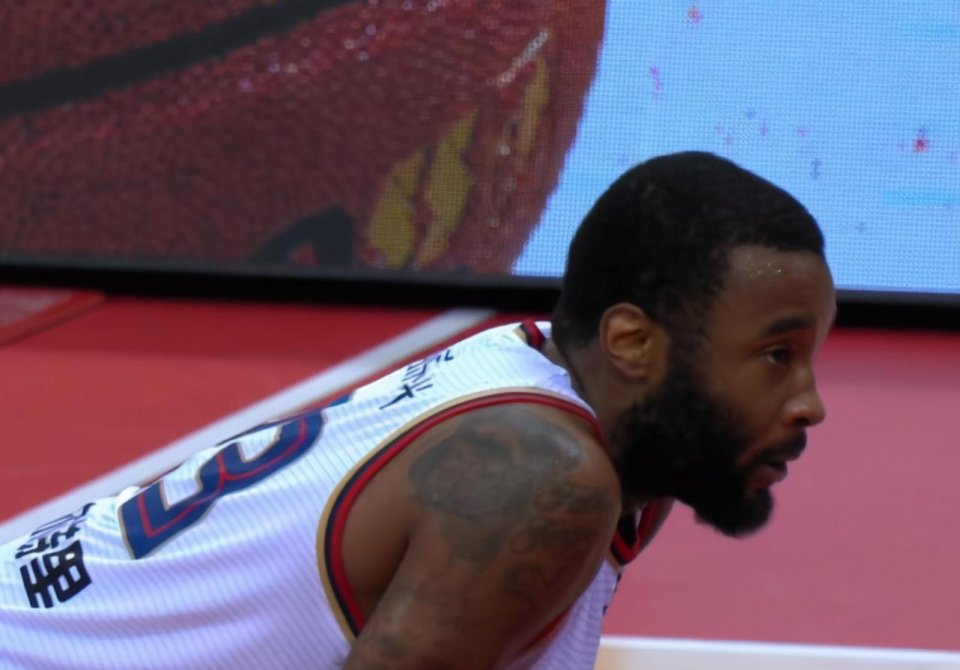 青岛队翻盘新疆队，库里状态火热的简单介绍