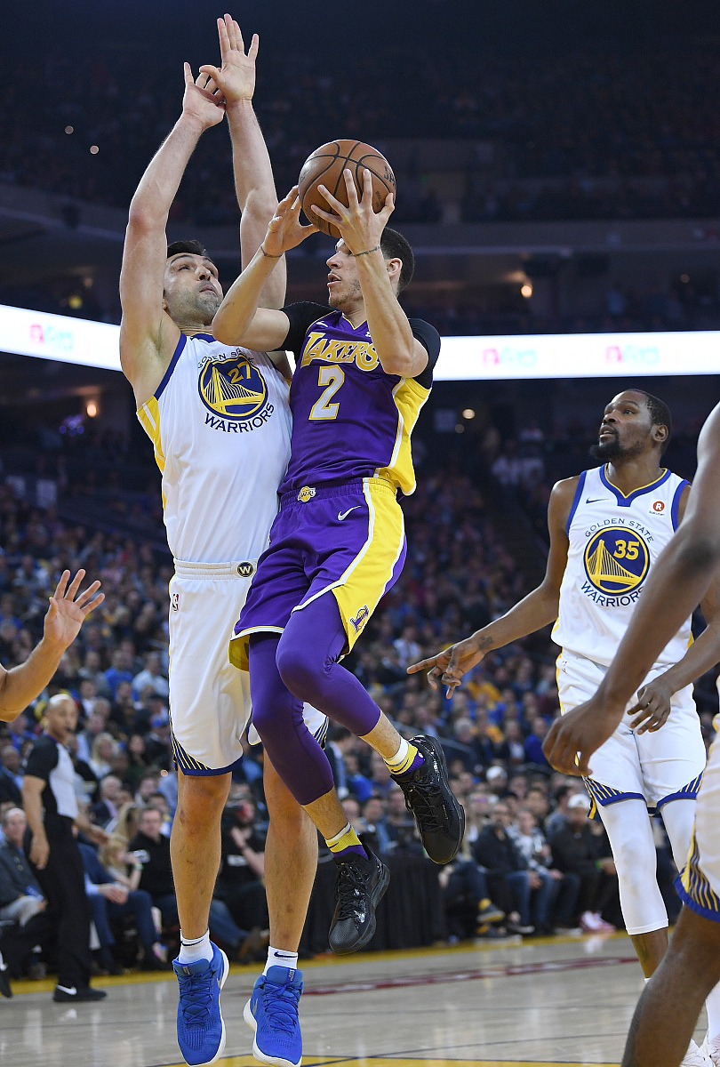 青岛队逆转马刺，库里高光表现的简单介绍