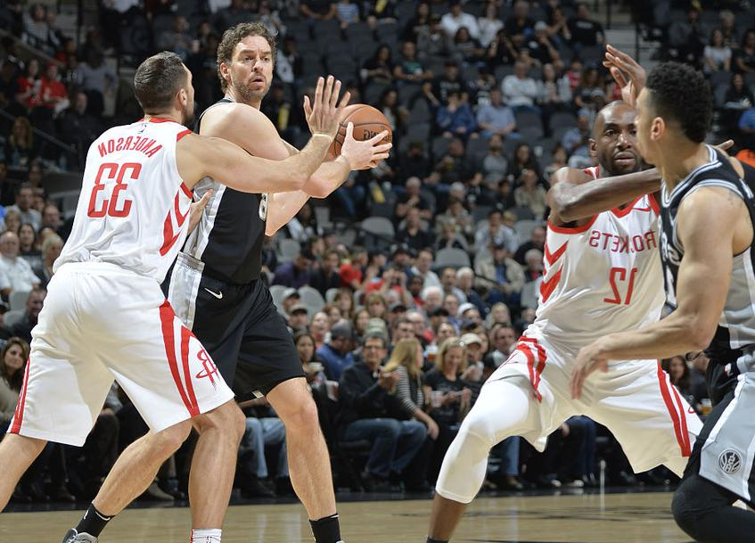 马刺轻取新疆队，王哲林点燃赛场